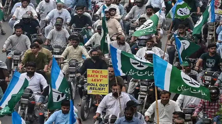 pakistan-petrol-diesel-price-hike-transporters-strike-imf-petroleum-levy