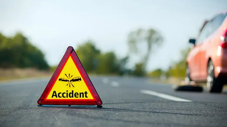 dhar-road-accident-container-car-collision-6-dead