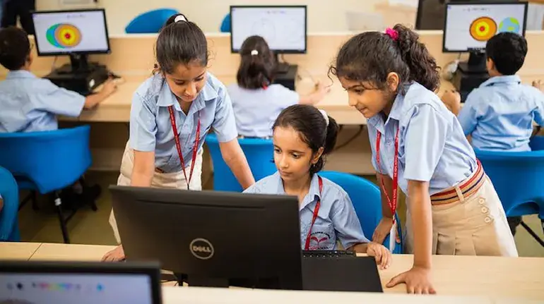noida-school-screen-time-limit-primary-students-30-minutes-upper-primary-60-minutes