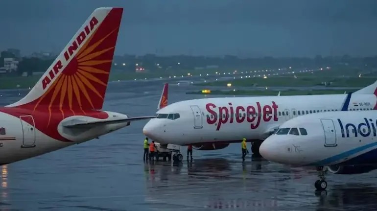 delhi-rains-250-flights-delayed-15-diverted-igiai-airport