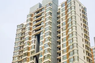 boyfriend-dispute-girl-survives-after-falling-from-18th-floor-china