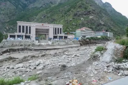 nepal-flash-flood-bina-barish-pul-gaon-kaise-bahe-china-border