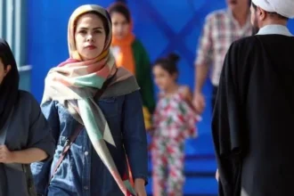 iran-hijab-controversy-women-without-hijab-government-tension