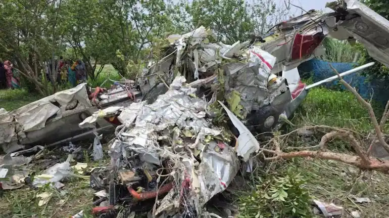 kanpur-plane-crash-ganga-barrage-training-aircraft-2-pilots-death