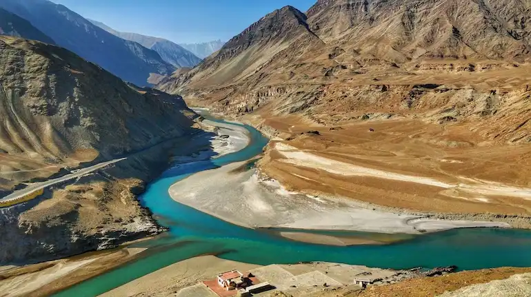 bandrabhan-sangam-do-alag-rang-ki-nadiyan-narmada-tawa
