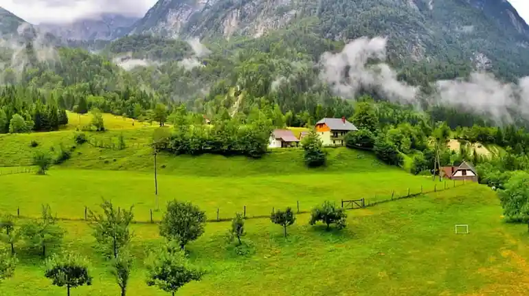 pahadon-mein-basne-ka-sapna-71-dinon-mein-toota-manali-gen-z-content-creator-ajay-sharma