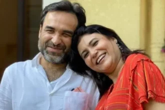 pankaj-tripathi-wife-mridula-iffm-funny-video-phone-typing