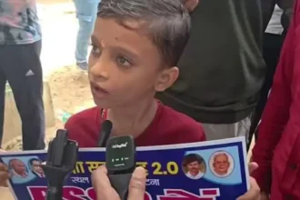 patna-student-protest-6-year-old-aditya-kumar-school-bag-constitution