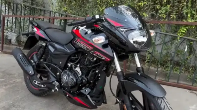bajaj-pulsar-150-new-model-oil-cooled-engine-color-lcd