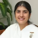 likes-aur-tarif-ke-ghulam-mat-bano-sister-shivani-happy-life-secret