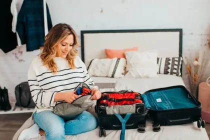 suitcase-extra-clothes-packing-habit-psychology