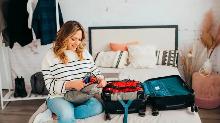 suitcase-extra-clothes-packing-habit-psychology