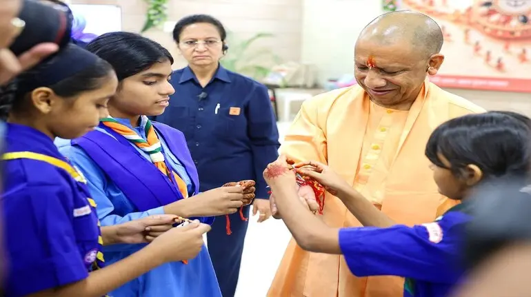 UP News, CM Yogi, Yogi Adityanath, Free Scooty Scheme, UP Free Scooty, 50000 Girl Students, महिला छात्राओं को फ्री स्कूटी, यूपी फ्री स्कूटी योजना, योगी आदित्यनाथ योजना,