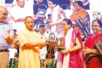 up-free-bus-for-women-60-years-old-women-free-bus-travel
