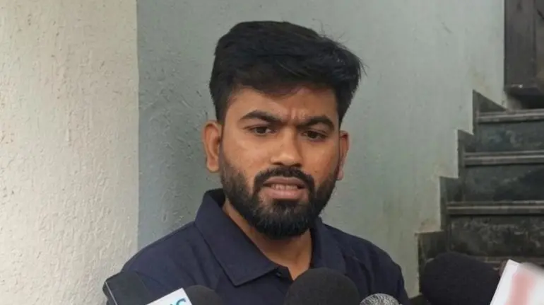 abhijeet-dipke-kya-bolti-public-campaign-education-fees