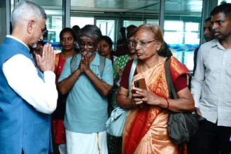 nepal-flood-21-indian-pilgrims-return-jaishankar-welcome