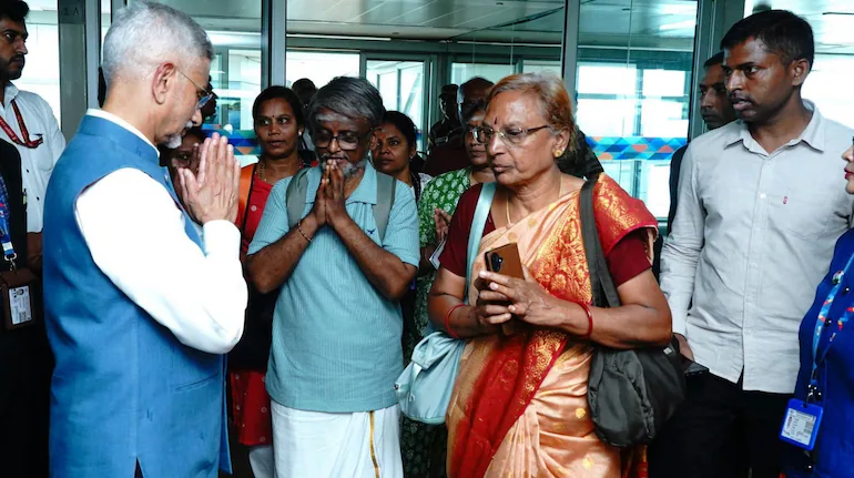 nepal-flood-21-indian-pilgrims-return-jaishankar-welcome