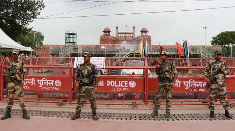 delhi-bomb-threats-red-fort-igi-airport-high-alert-before-independence-day