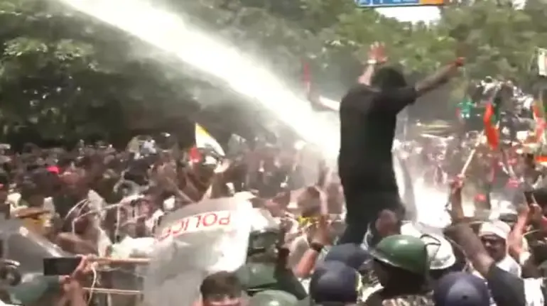 jharkhand-student-protest-assembly-march-lathi-charge-water-cannon