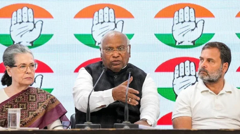 dalit-khatre-mein-hain-kharge-uttarakhand-vivad-congress-ki-nayi-ranneeti