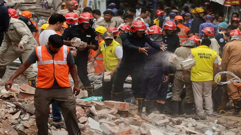 delhi-building-collapse-mcd-action-illegal-buildings-sealing-satya-niketan
