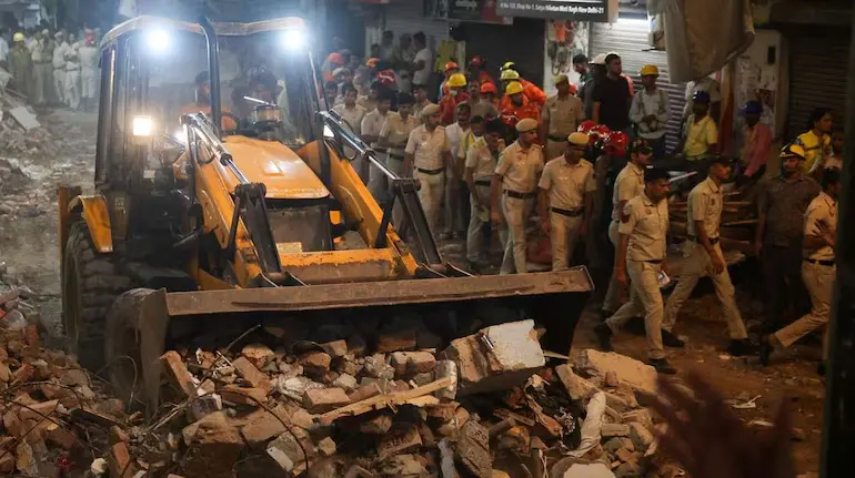 delhi-satya-niketan-building-collapse-death-toll-rises-to-6-cctv-footage