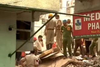 delhi-building-collapse-satya-niketan-students-trapped-rescue