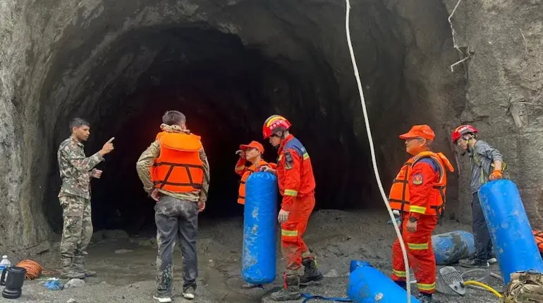 nepal-flood-rescue-operation-955-deaths-tunnel-trapped-people