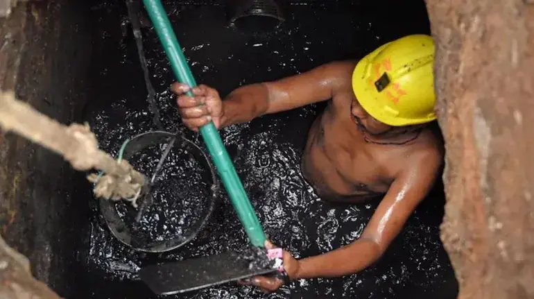 bihar-iitian-divyanshu-kumar-robot-sewer-cleaning-startup-success-story