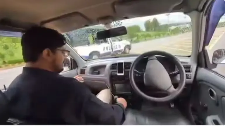 pakistan-driverless-car-test-failed-police-van-video-viral