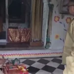 chitrakoot-flood-priest-viral-video-mandakini-river-temple
