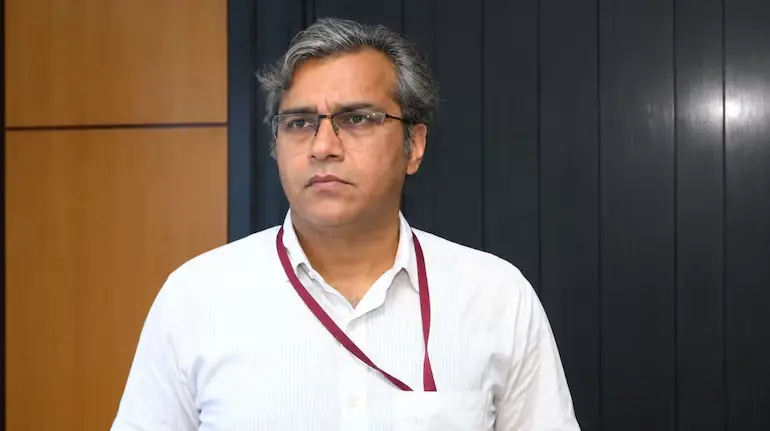 who-is-ias-sanjeev-khirwar-dog-walking-controversy-satya-niketan-building-collapse