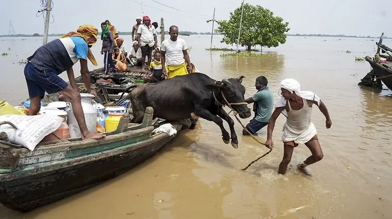 bihar-flood-crisis-ganga-water-level-patna-19-lakh-people-affected