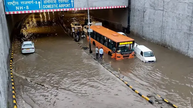 delhi-ncr-heavy-rain-igi-terminal-3-waterlogging-imd-orange-alert