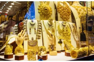 gold-price-outlook-2026-buy-gold-now-or-wait-for-fall-experts-opinion