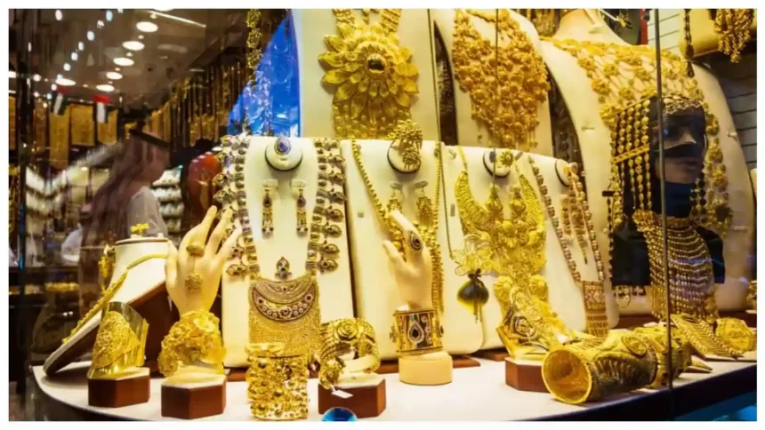 gold-price-outlook-2026-buy-gold-now-or-wait-for-fall-experts-opinion